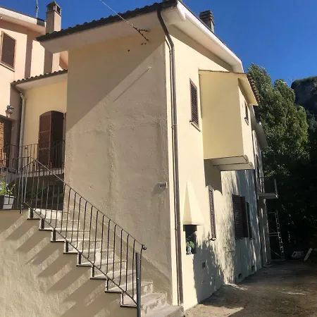 Rifugio Della Cascata Collestatte